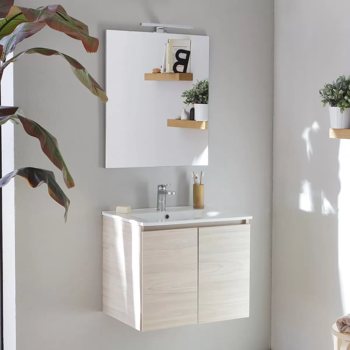 Meuble de salle de bain suspendu en bois clair 60cm