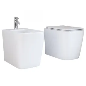 Sanitari a Terra Filo Muro in ceramica bianca con copri vaso frizionato Qubo