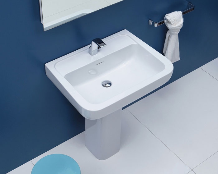 Lavabo in ceramica a colonna